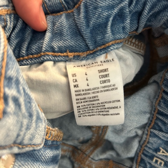 American eagle size 4 short light mom jeans! - Picture 5 of 5